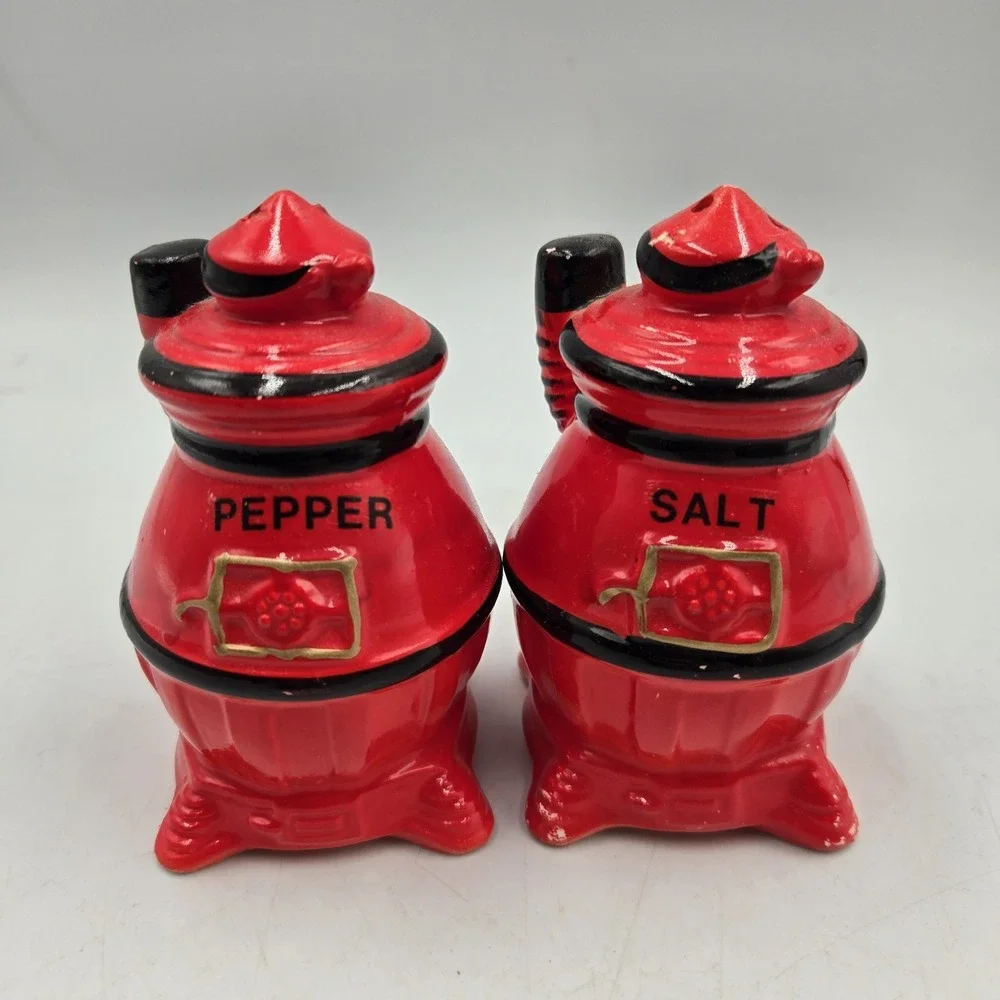 Vintage Pot Bellied Wood Stove Red Salt & Pepper Shakers Ceramic Made in Japan